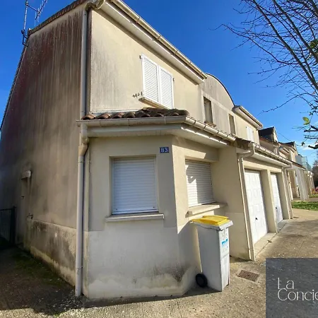 Holiday home La Maison Foucault -jardin Chu Futuroscope