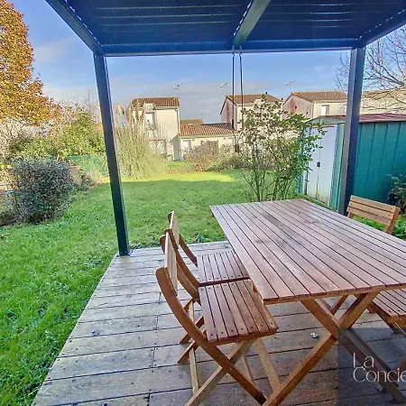 Holiday home La Maison Foucault -jardin Chu Futuroscope Poitiers